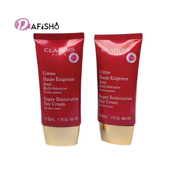 کرم پودر کلارنس مناسب برای پوست‌های مختلف